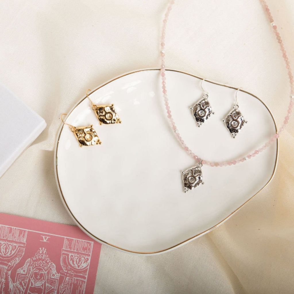 Taurus Zodiac Choker Necklace – Rose Quartz White Rhodium Plated Horoscope Jewelry