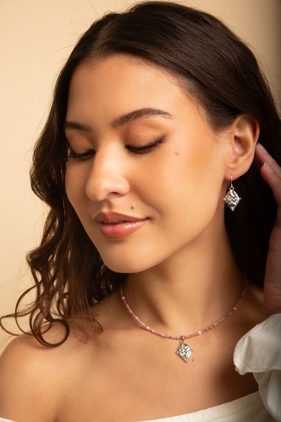 Aquarius Zodiac Gemstone Choker Necklace - Rhodonite White Rhodium Plated