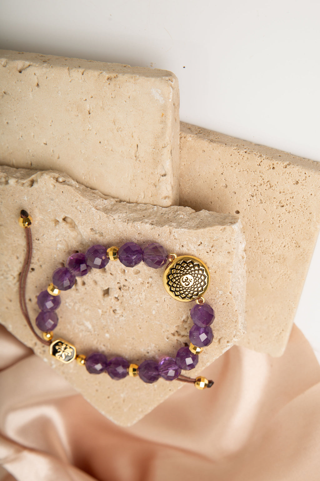 Crown Chakra Amethyst Healing Bracelet – Spiritual Healing & Stress Relief Crystal Jewelry