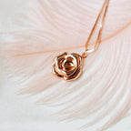 Collar Ajustable Rosa Mística - Oro Rosa - Como lo lució Olivia Culpo