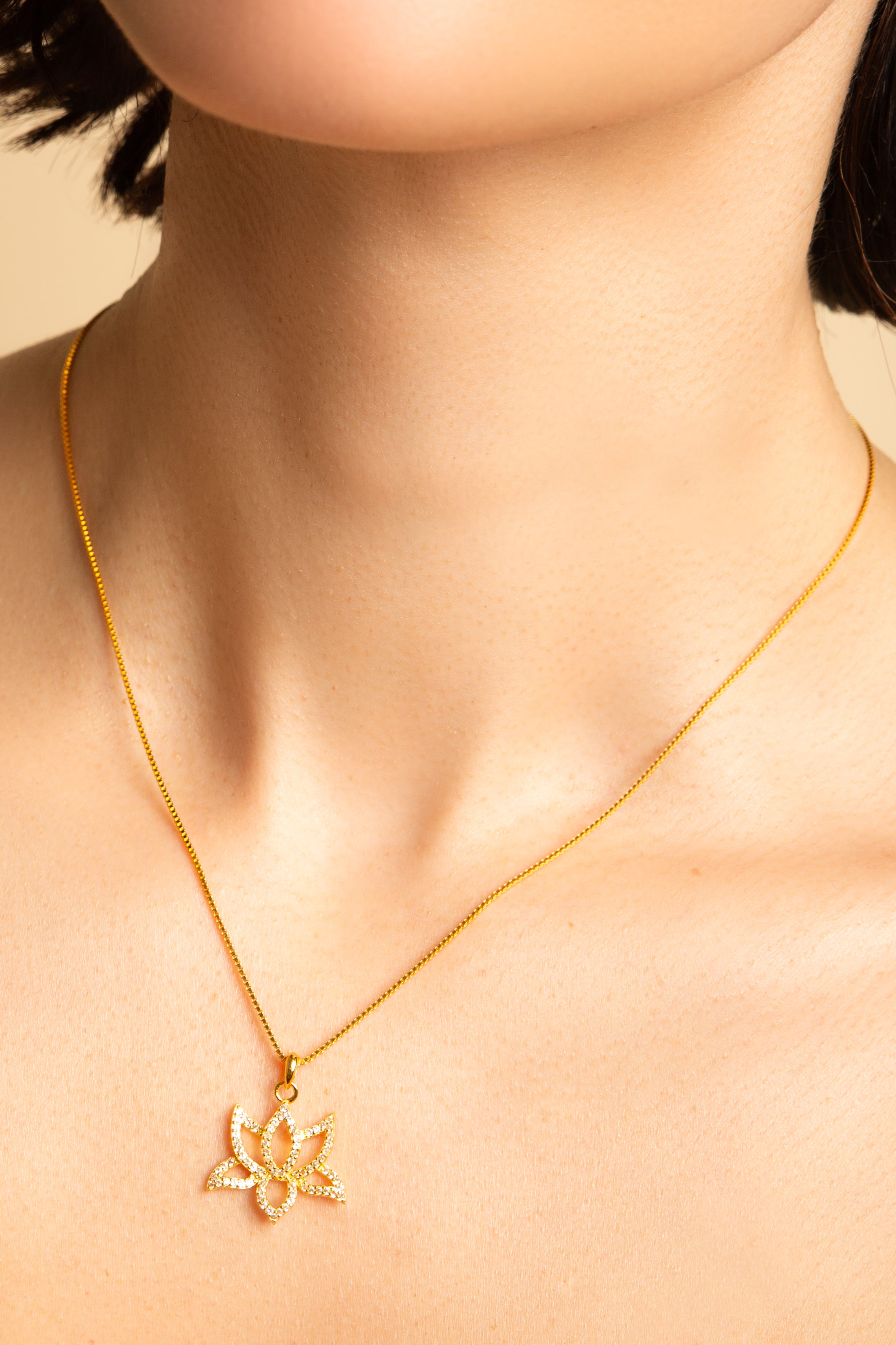 Illuminate Lotus Necklace – White Topaz Pavé in 18K Gold