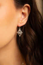 Aretes Colgantes Zodiaco Leo en Rodio Blanco | Joyería Estilo Vintage