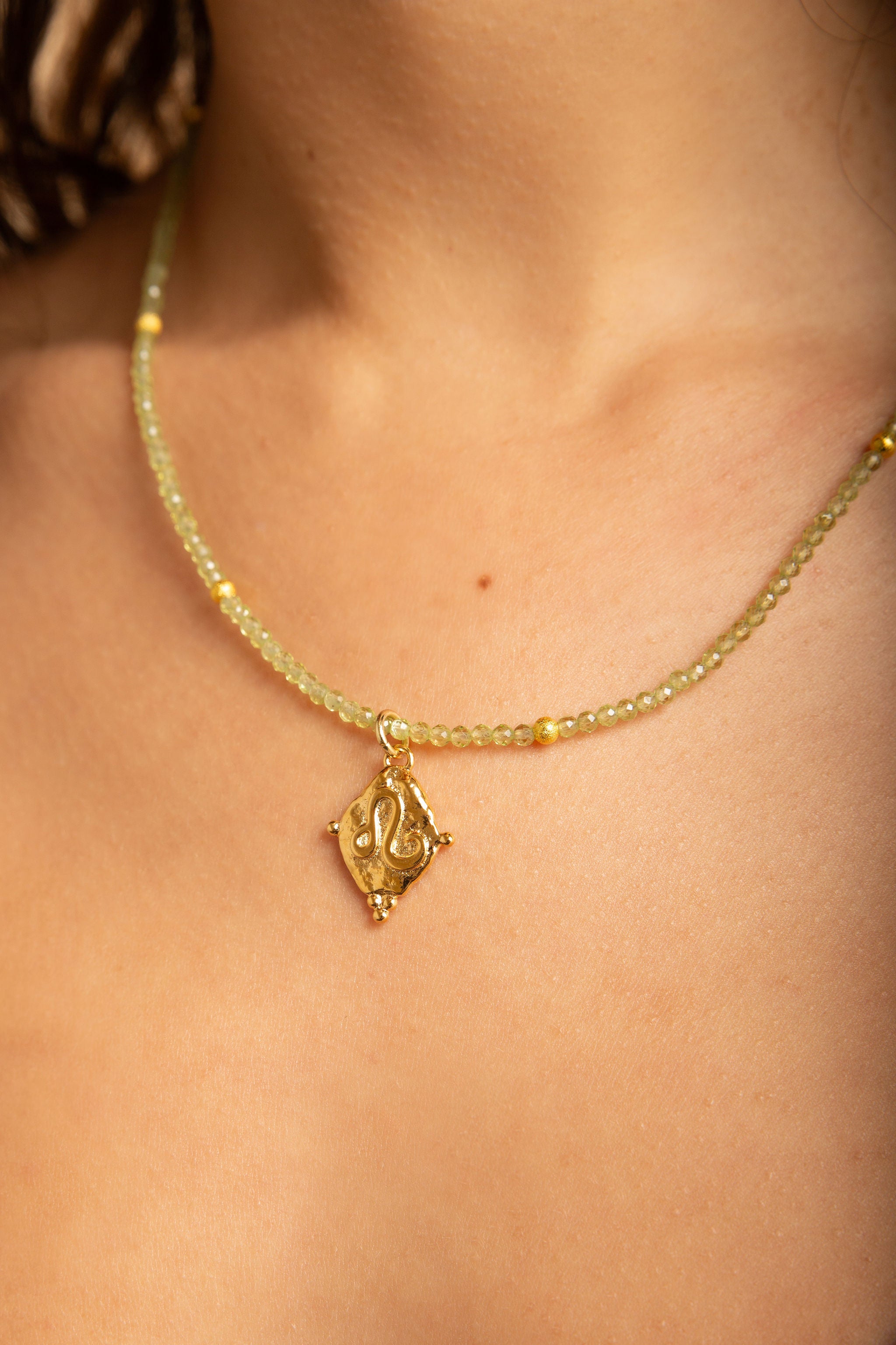 Leo Zodiac Choker Necklace – Peridot White Rhodium Plated Horoscope Jewelry