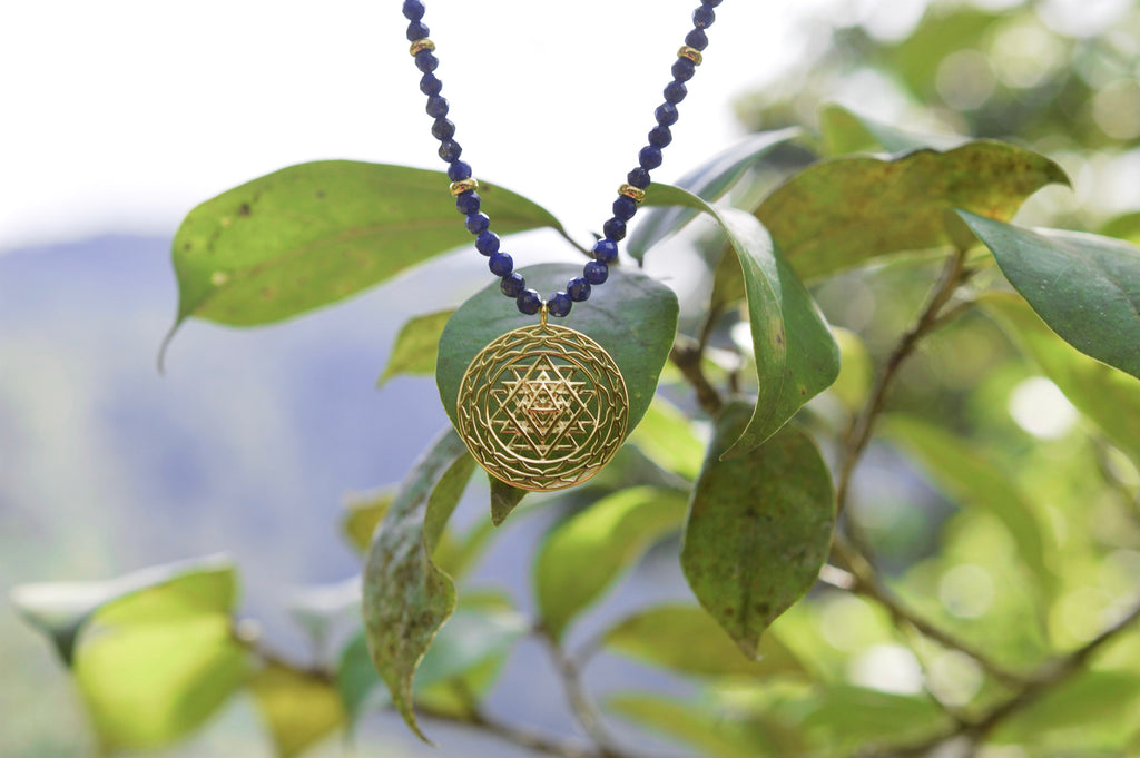 Sri Yantra Protection & Peace Necklace – Lapis Lazuli – 18k Gold Sacred Geometry Pendant