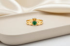 Anillo Corazón Claddagh | Amor, Amistad, Lealtad | Circonita Esmeralda y Oro