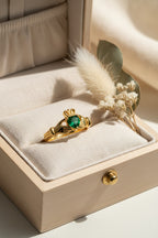 Anillo Corazón Claddagh | Amor, Amistad, Lealtad | Circonita Esmeralda y Oro