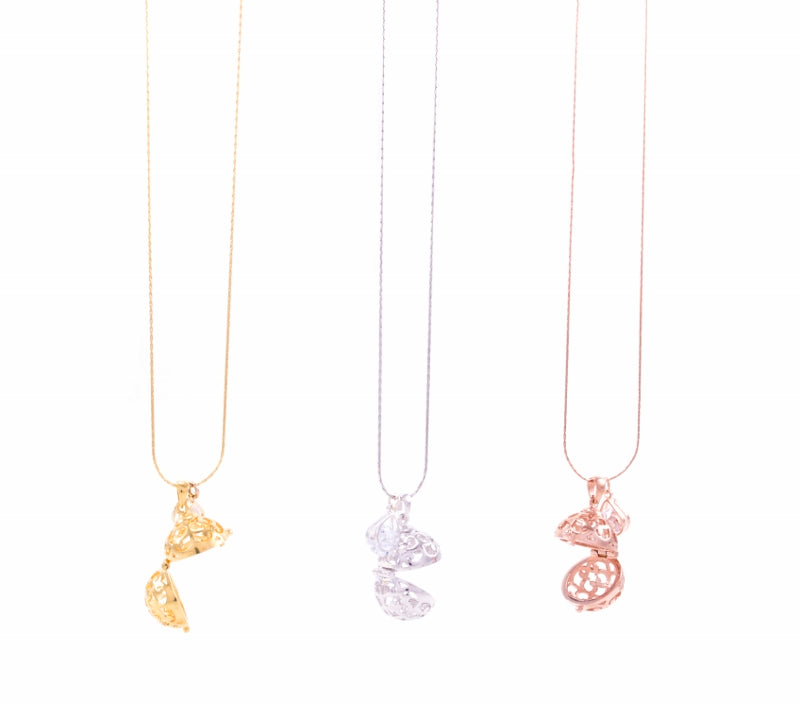 Aromatherapy Diffuser Locket Round Foliate Necklace - 18K Gold