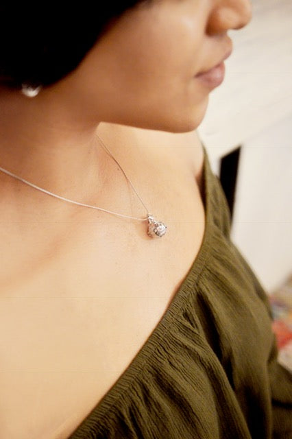 Aromatherapy Diffuser Locket Round Foliate Pendant - Rose Gold
