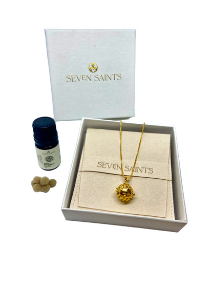 Aromatherapy Round Diffuser Locket + Aromatherapy Oil Luxury Gift Set