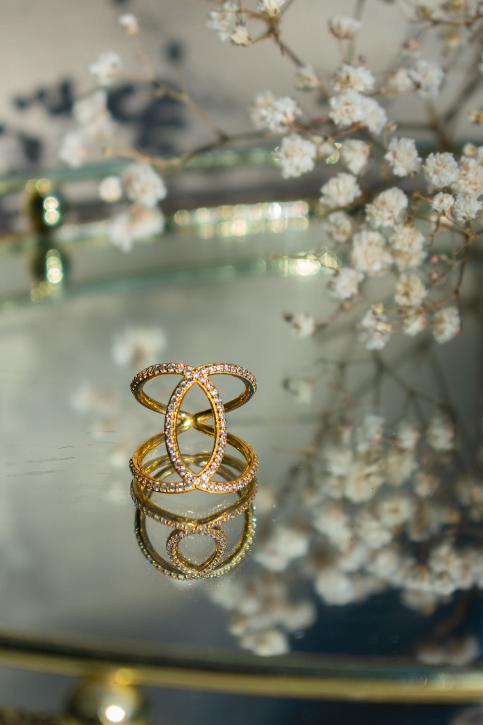 Ascension Criss Cross Ring - 18k Gold - White Topaz